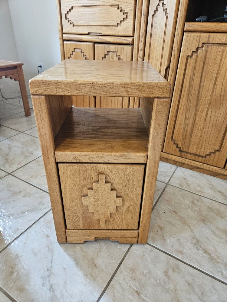 Oak Southwest End Table Cabinet With Door And Shelf For Storage!