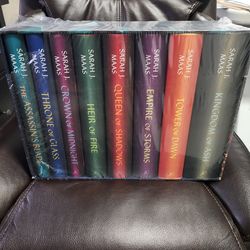 Throne of glass bookdet (hardback)