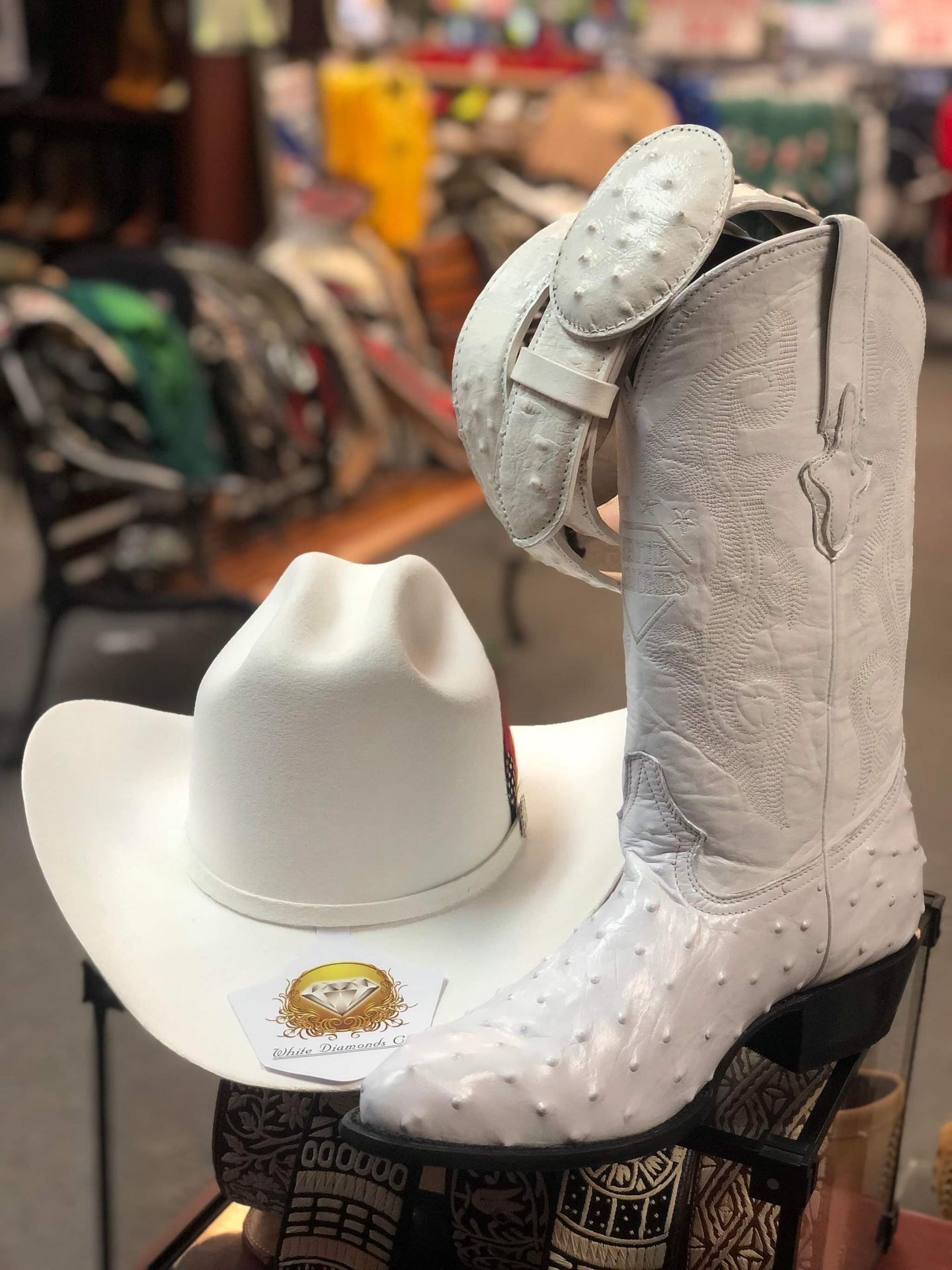 Precioso set de botas,cinturón y texana para hombre