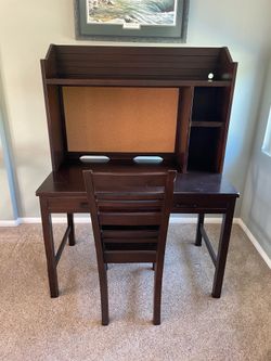 Wood desk with detachable shelves and chair