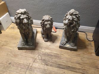 Touch of class, Lions at guard statues set of 2