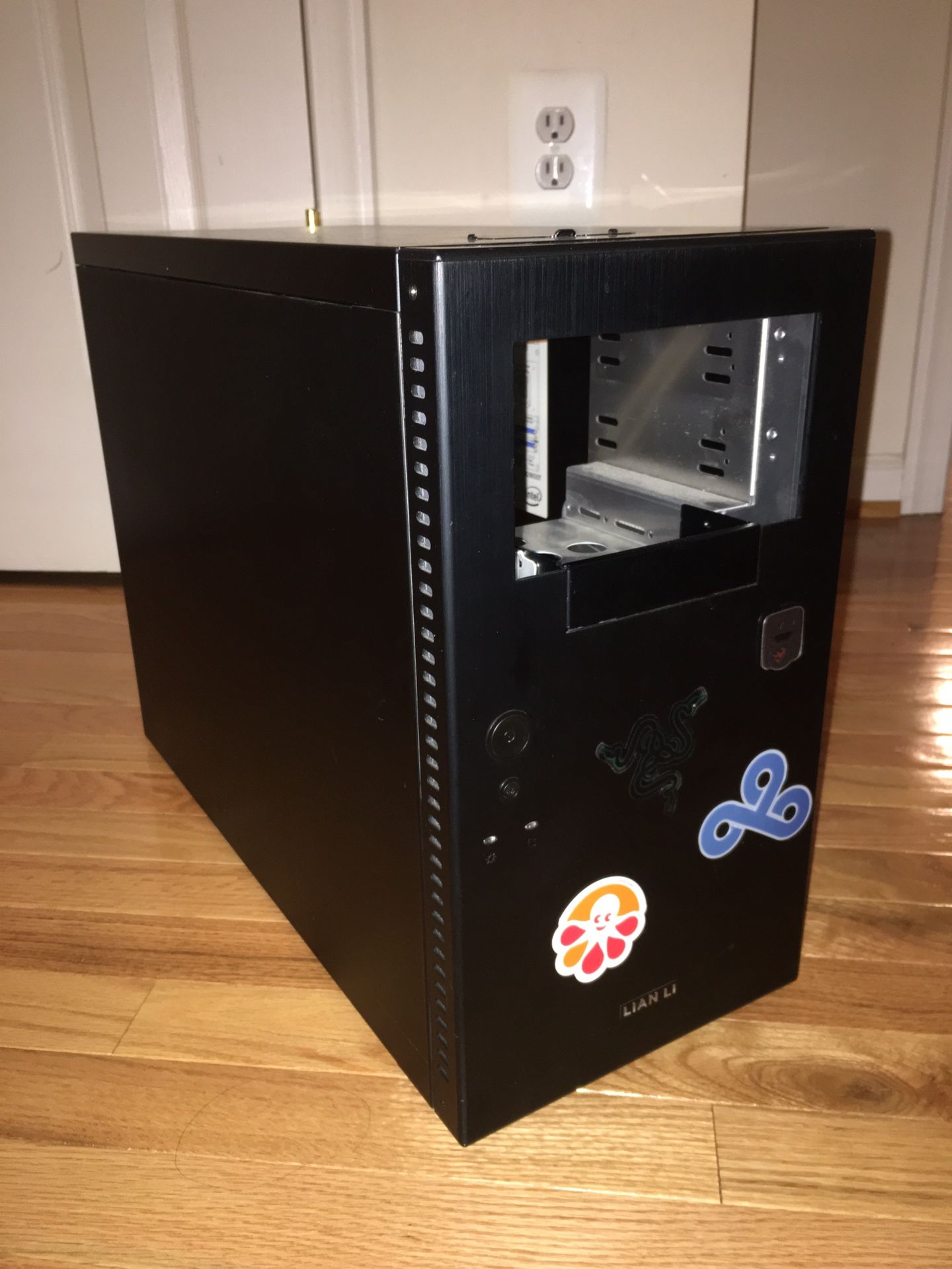 LIAN LI ATX Mid Tower PC case