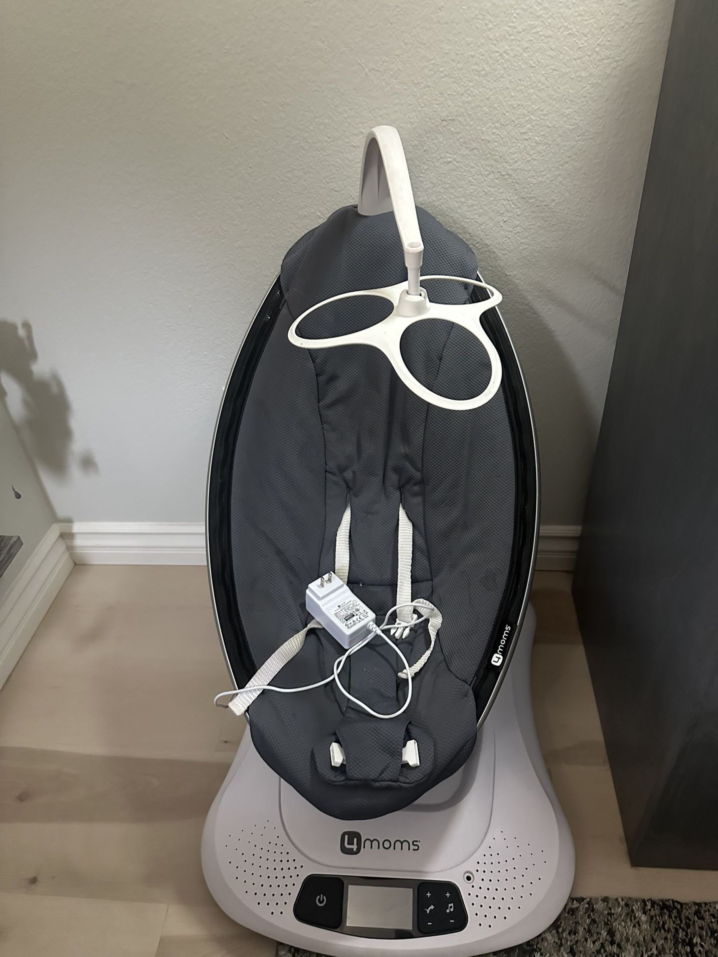 4 Moms Mamaroo Swing 