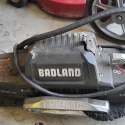 Badlands winch with bumper support