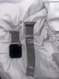 Apple Watch SE 40mm Aluminum case (unlocked)