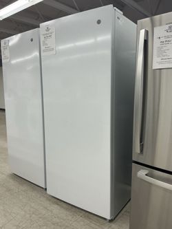 $629 (MSRP $1119,Save $490) GE Standing Freezer in White With Turbo Freeze and Hidden Hinges