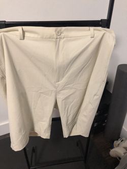 Vineyard Vines Shorts Size 42 beige golf shorts performance