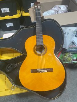 Yamaha Cg-101  Classical Guitar with hard case