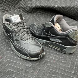 Nike Air Max Size 10.5 Black With Smoke Gray