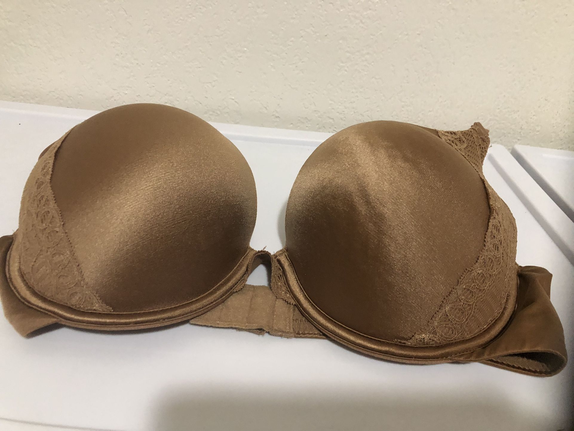Maidenform -Underwire cups with lace embellishment on sides-38D/Cinnamon Butter (nude)