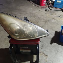 Lexus ES Headlight Passenger Side