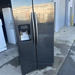 Side By Side, Black Stainless Samsung water ice can deliver Retails at around $1300