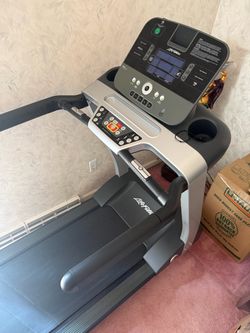 Life Fitness T3 Treadmill with Track Connect Console
