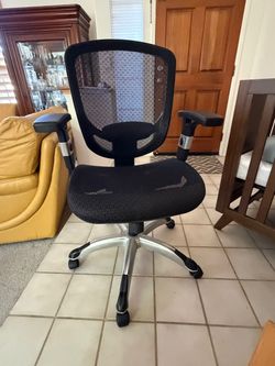 Staples Hyken Ergonomic Mesh Office Chair - Black