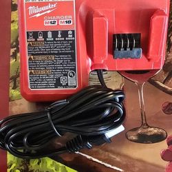 M18/12 MILWAUKEE CHARGER 