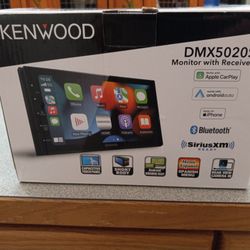 Brand New Kenwood Double Din Apple Car Play Car Stereo Deck