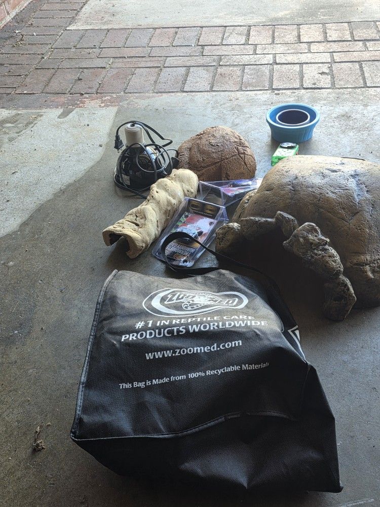 Reptile Supplies 