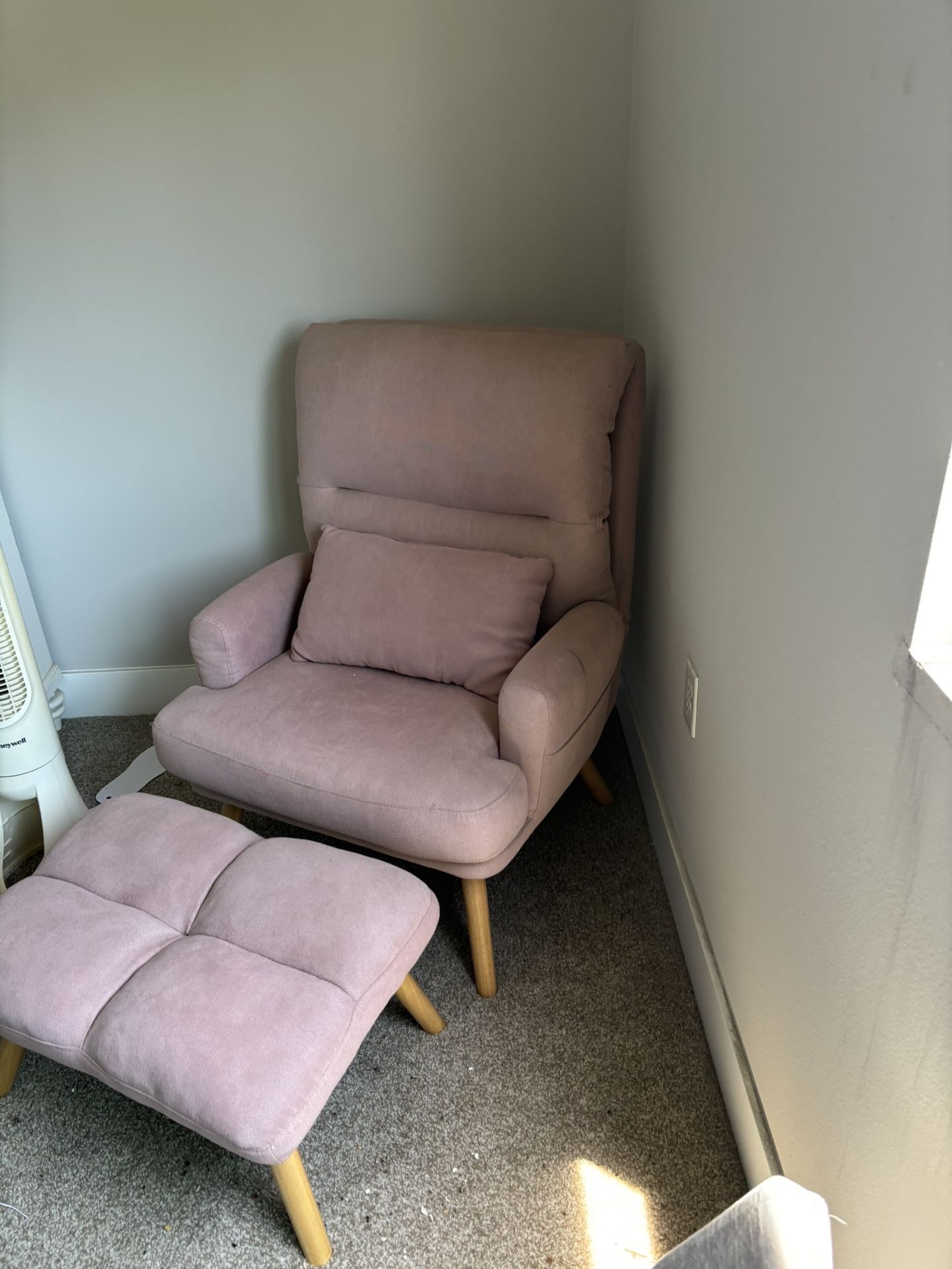 Arm chair with Ottoman