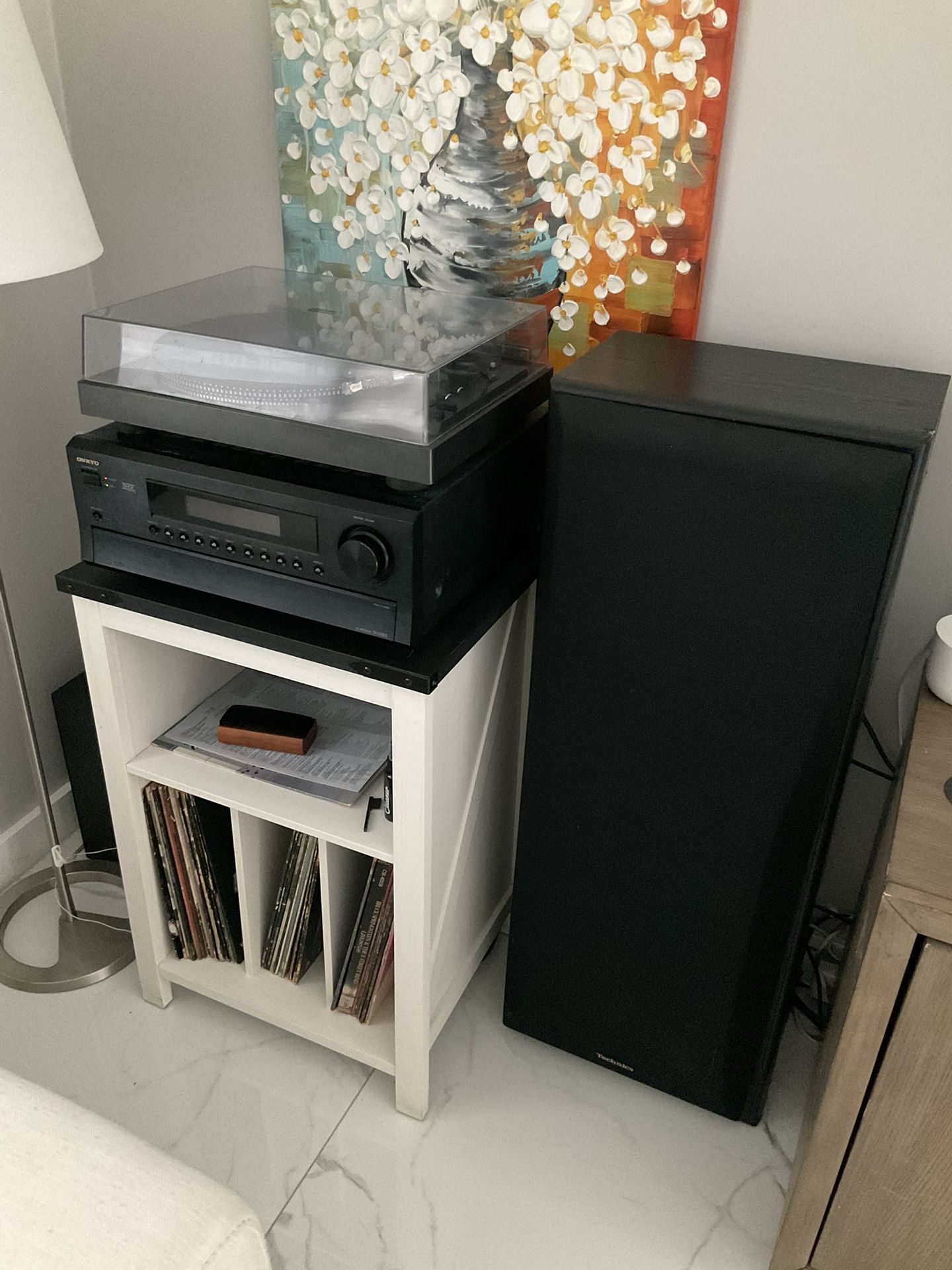 Vintage Audio System – Turntable, Receiver, and Speaker Set