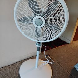 Lasko Fan With Remote Control 