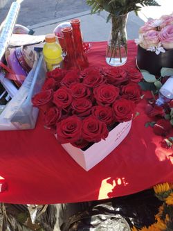 valentines Flowers.Rosas Y Mas