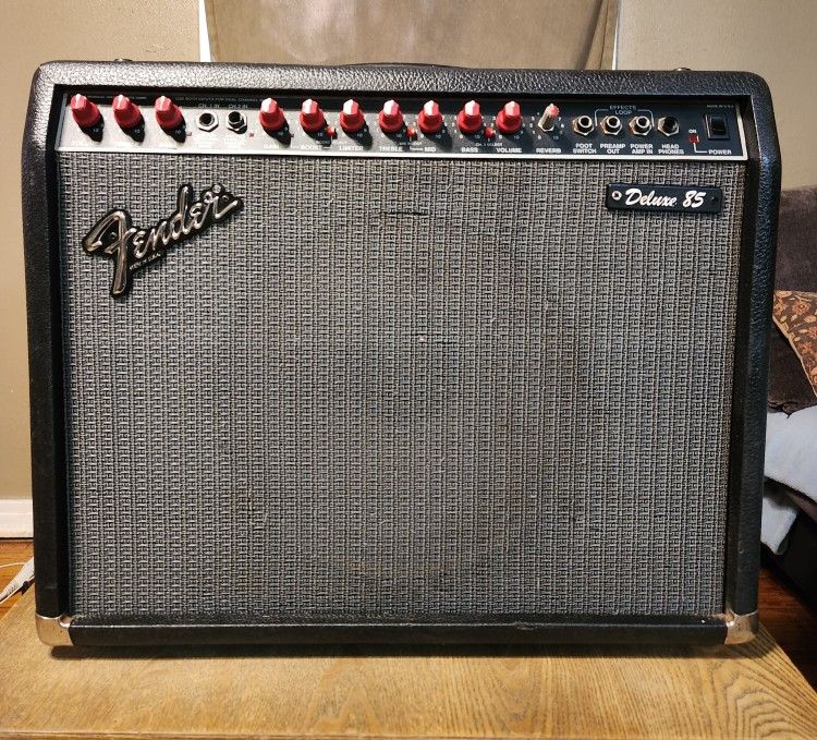 Fender Deluxe 85 Made In The USA 1992