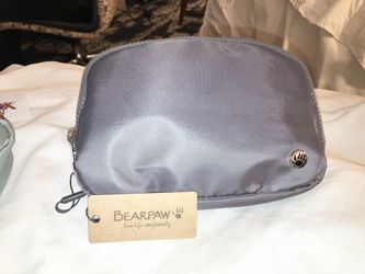 NWT Unisex  Bearpaw  Grey Waist Pack For Sale