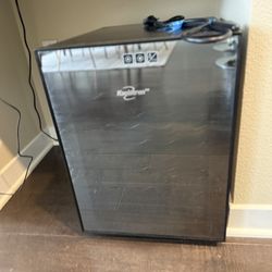 Koolatron 20-Bottle Wine Cooler – $150