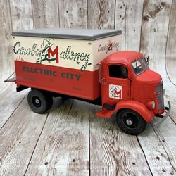 One of a Kind 1/24 CUSTOM Danbury Mint 41 GMC COE w/Box Body, Custom paint and decals. Lindsay, CA