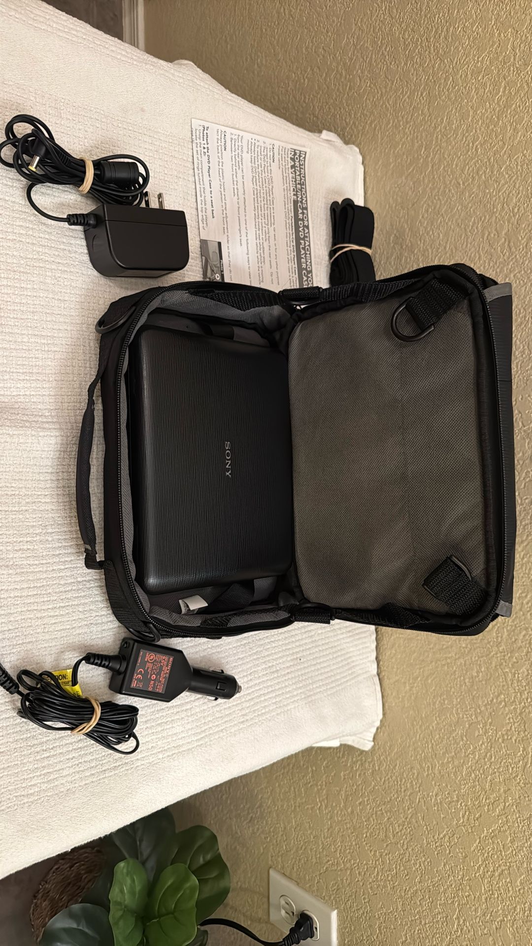 Sony DVP-FX750 Portable Cd/dvd Player 7”lcd
