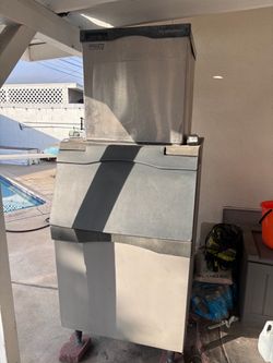 industrial ice machine