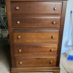 Vaughan Bassett Cottage Style Wood Chest Of Drawers