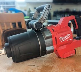 Milwaukee D Handle 1' impact wrench