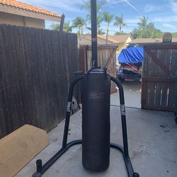 Everlast Punching Bag w/ Stand – Like New – Full Setup