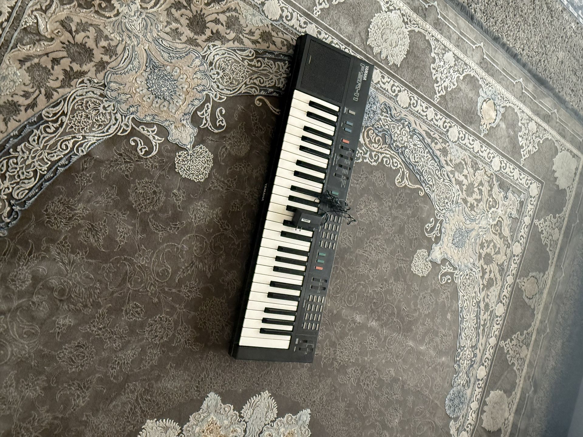 Beautiful 😻 Vintage 1987 YAMAHA PSR11 MIDI Portatone Electronic Keyboard 49 Full Keys Tested