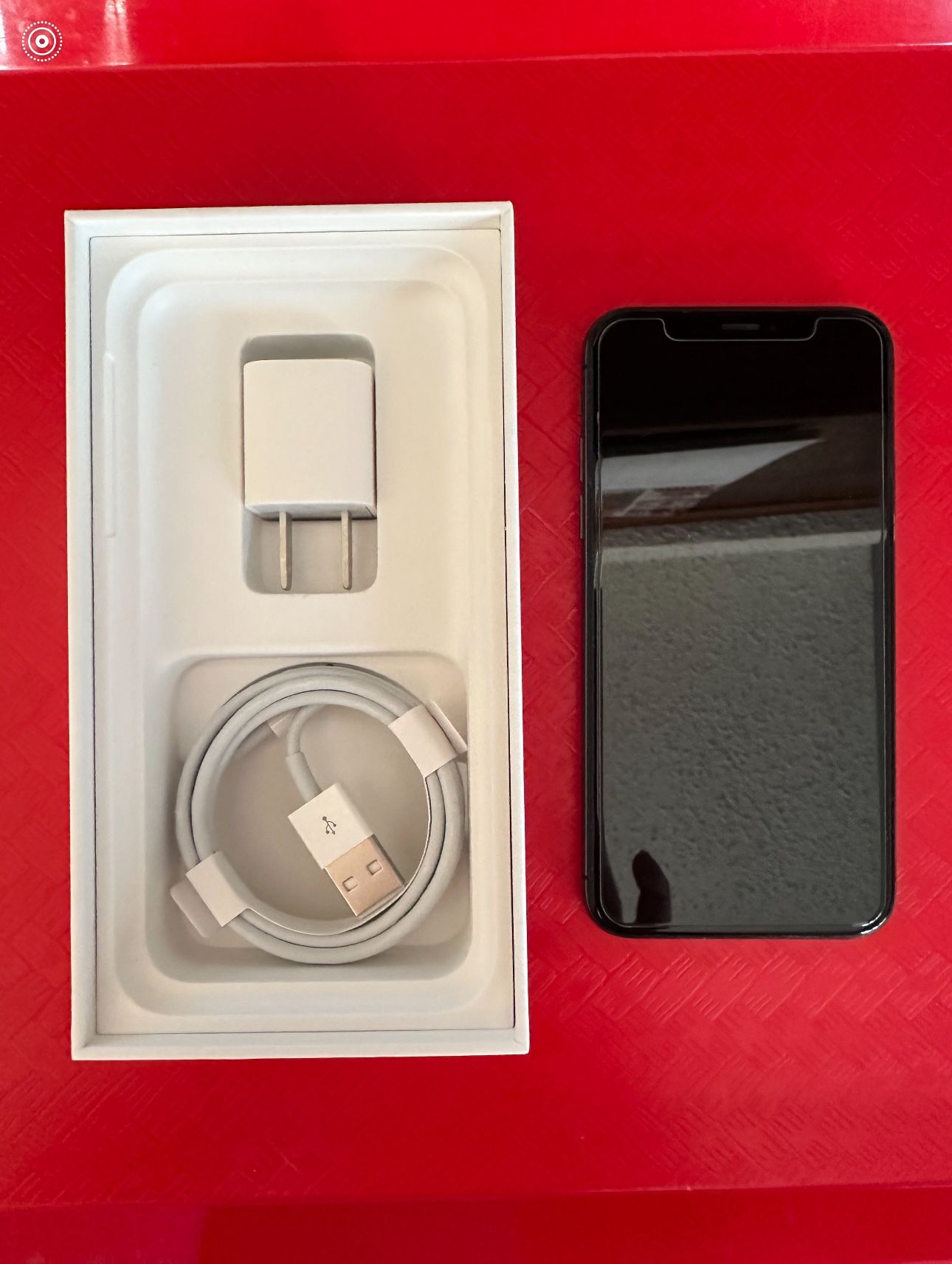 Apple iPhone X / 10 (64 GB) carrier unlocked in excellent working condition. No scratches on screen.
