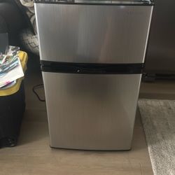 Insignia Mini Fridge 