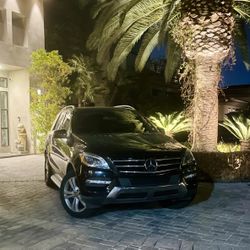 2013 Mercedes-Benz ML-Class. Fully Loaded. Premium Leather. 146K Miles. 