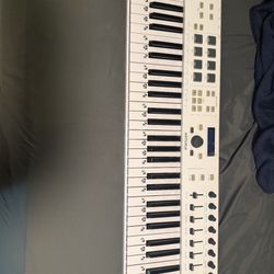 Arturia key lab 61 Essential MIDI Piano