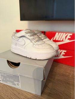 Nike Air Force’s 7c