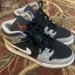 Jordan 1 Mids 