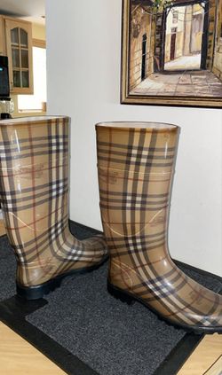 Rain boots Burberry