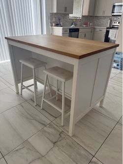 Kitchen island used like new with stools