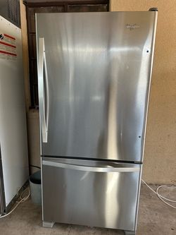 Whirlpool top bottom refrigerator