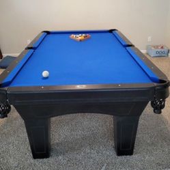 Pool Table ( Free Delivery & Set Up & New Color Felt Of Your Choice