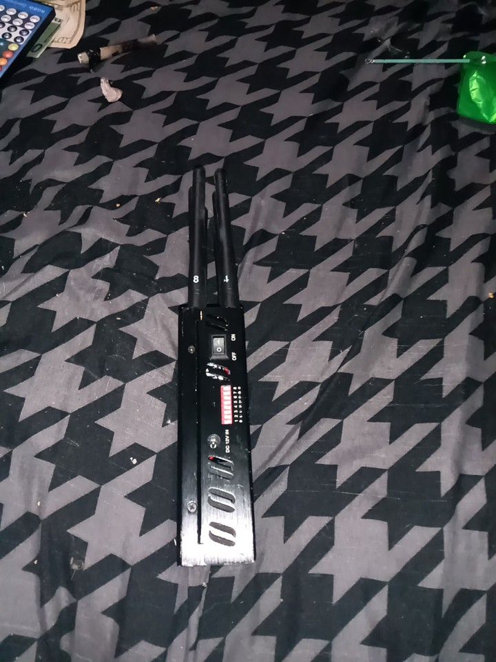 Signal Jammer