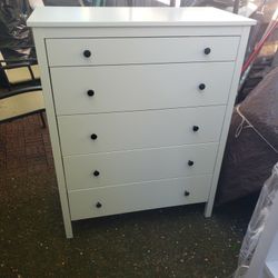 Nice Dresser With 5 Doors 