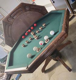 Bumper pool table