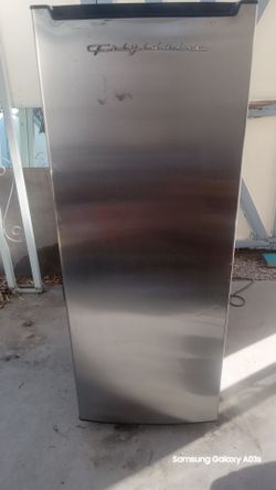 Frigidaire 6.5 cu ft Upright Freezer