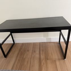 Black Desk